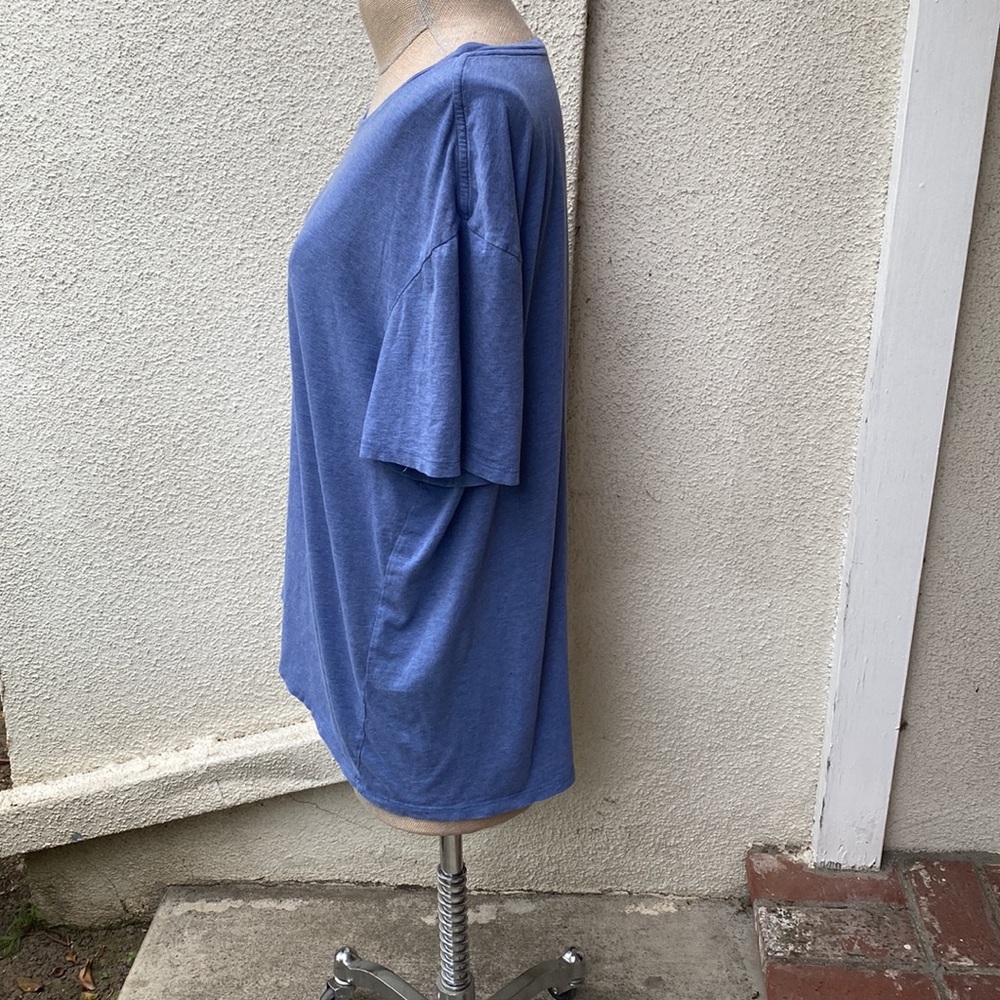 Vince from Neiman’s 100% Pima cotton tshirt. So comfy and classy. Unisex - Picture 5 of 10
